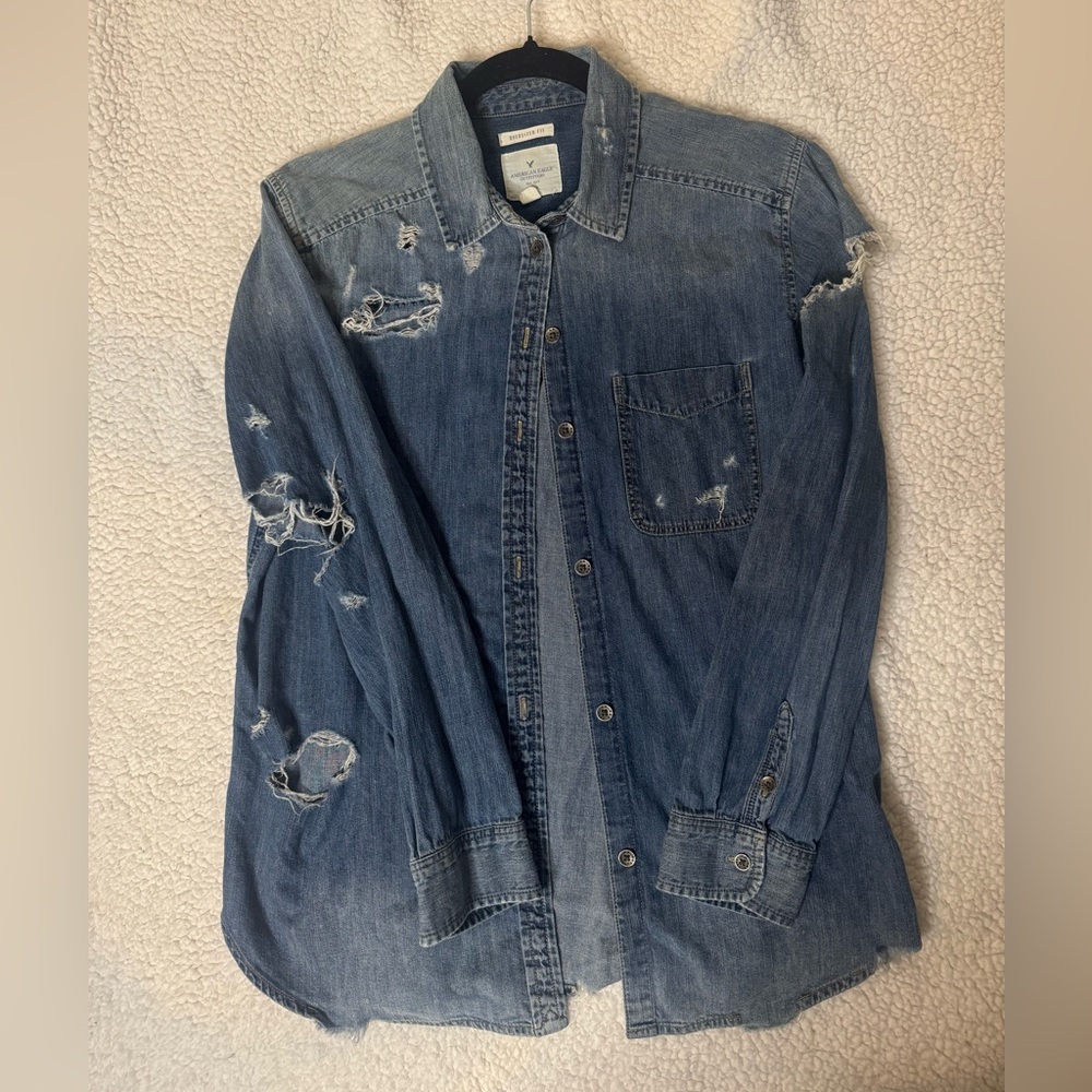 AMERICAN EAGLE | Distressed Denim Shirt